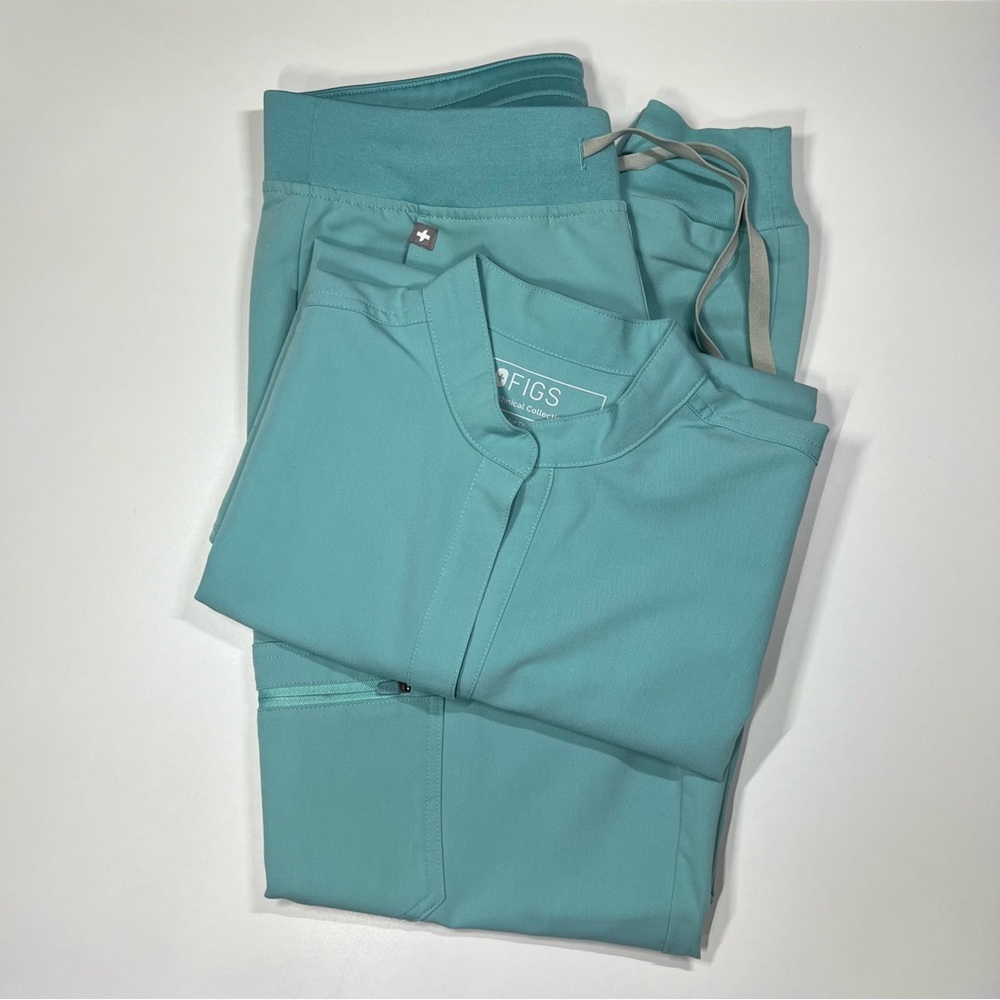 FIGS Seaglass Limited Edition Scrub Set - Oversized Top (xs) & Joggers (s)